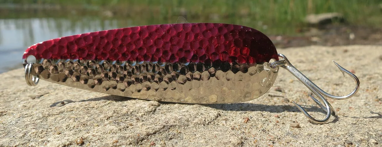 A suspending jerkbait lure hanging motionless in clear water